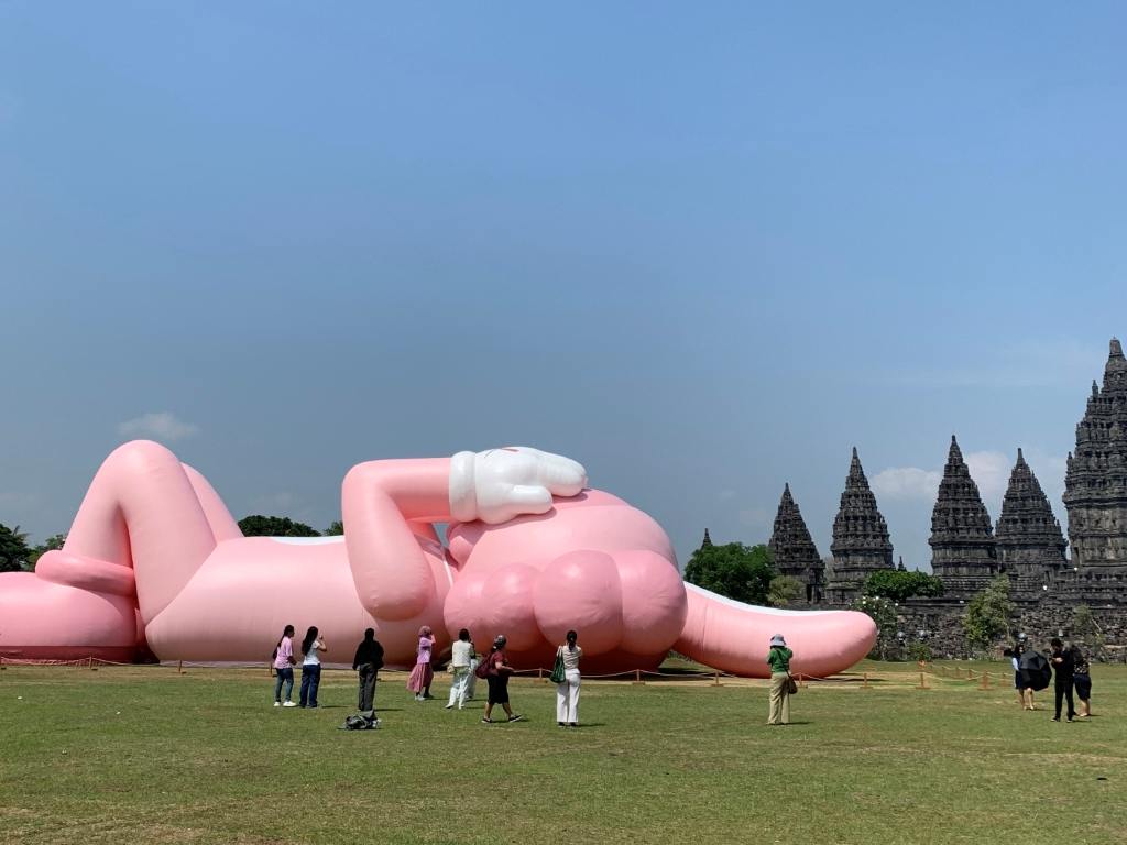 ARTJOG 2026 presents "Ars Longa: Generatio," an international art festival exploring intergenerational dialogues and the endurance of art. Experience collaborative works and contemporary issues at Jogja National Museum from June to August 2026.