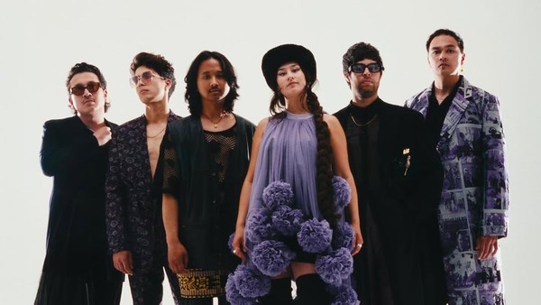 Experience The Sounds Project Vol. 9 in Jakarta. Featuring Neck Deep, JET, and Nusantara Beat, this festival creates core memories through global music fusion.