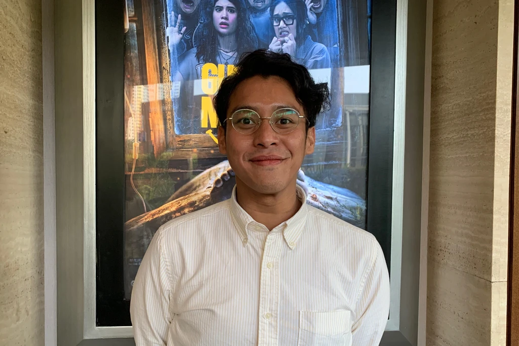 Ardhito Pramono revives 80s nostalgia by remaking a Paramitha Rusady anthem for his Wijaya 80 project. Discover his collaboration with Yovie Widianto here.