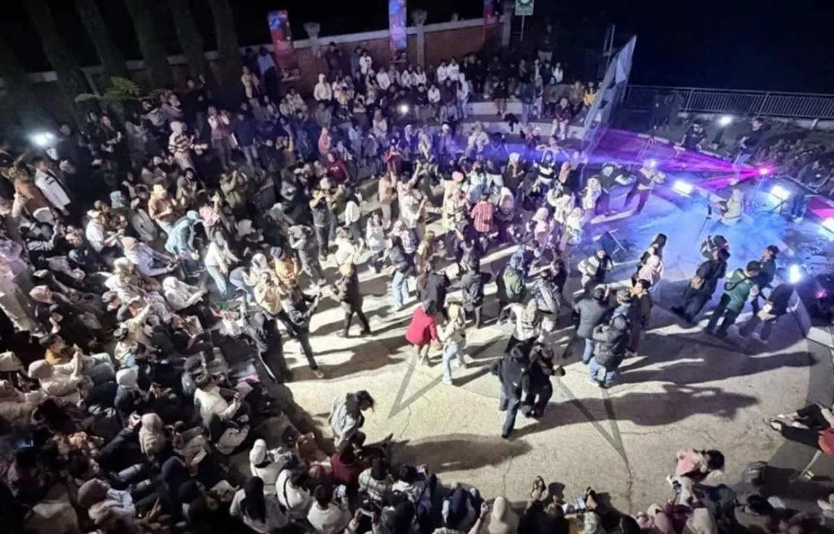 Experience the Bromo Sunset Music and Culture Festival at Seruni Point, showcasing local traditions to boost regional identity and the creative economy.
