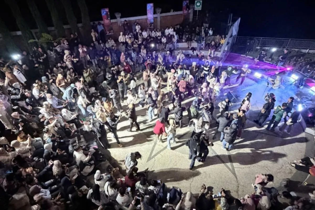 Local Artists Illuminate Bromo Sunset Music and Culture Festival
