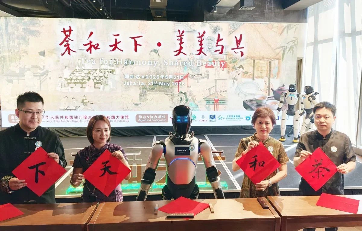 AGIBOT and ASIX introduce advanced humanoid robots to Jakarta's cultural stage, blending high-tech embodied AI with traditional art and painting calligraphy.
