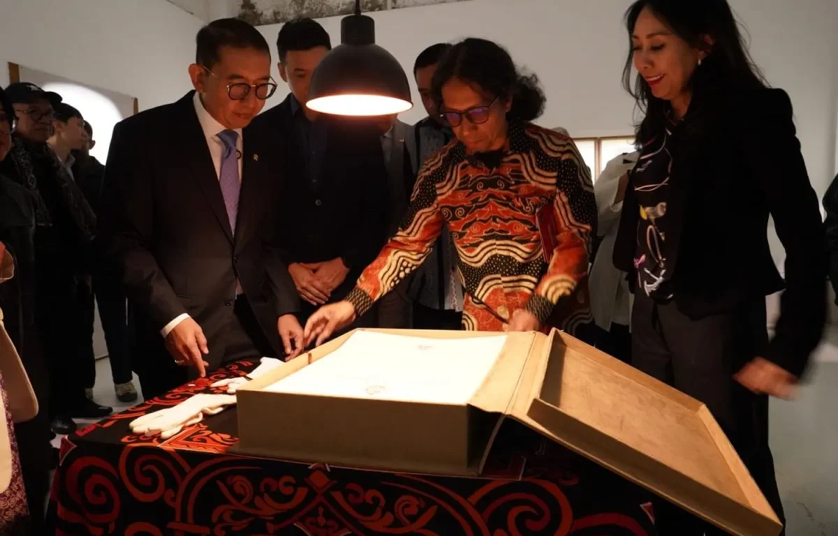 Experience Indonesia's Printing the Unprinted at Venice Biennale 2026. Discover an epic 15th-century sea voyage through 21 beautiful art etchings.