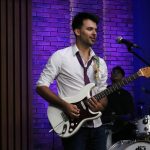 Josh Holmes sells out his 2026 Jakarta debut at M Bloc. Discover his journey from Bali to the stage and the release of his new pop-punk single Last First Kiss.
